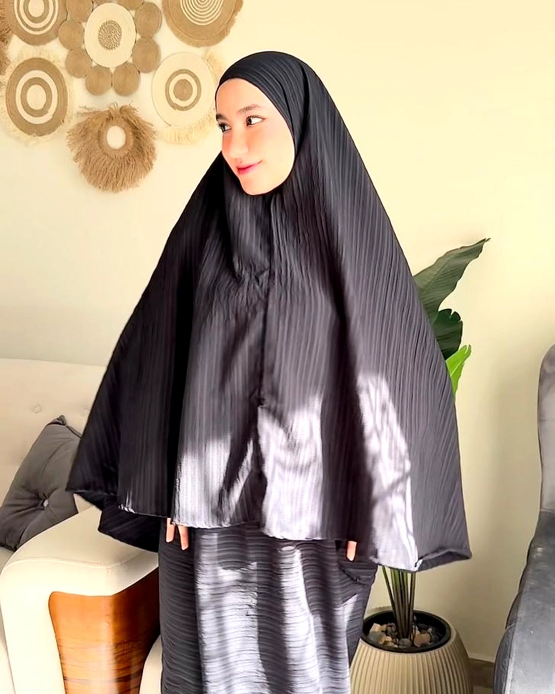 Black Minimal Islamic Prayer Wear